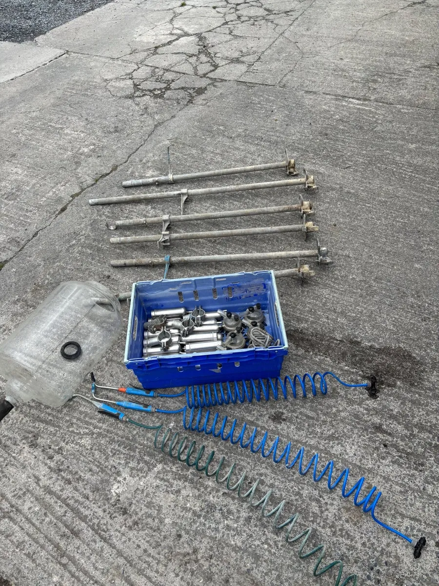 De leval milking machine and Ambic teat sprayer - Image 1