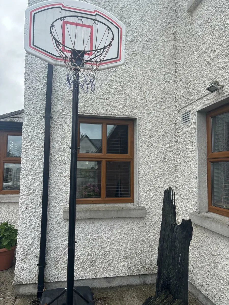 Basketball hoop - Image 1