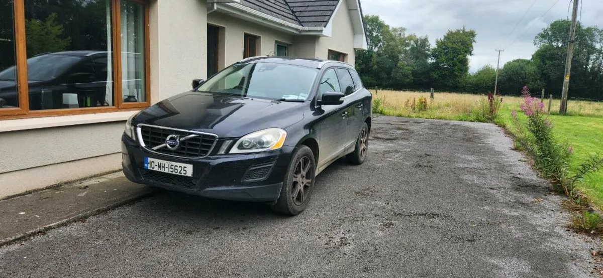 Volvo XC 60 2010 Automatic - Image 1