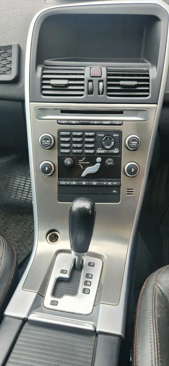Volvo XC 60 2010 Automatic - Image 3
