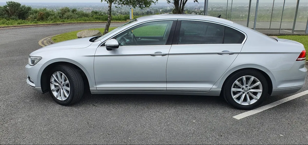 Volkswagen Passat 2016 - Image 2