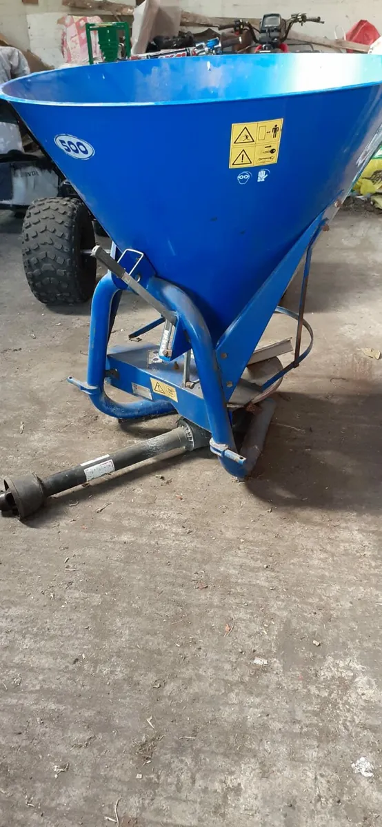 Fleming fertilzer spreader - Image 1