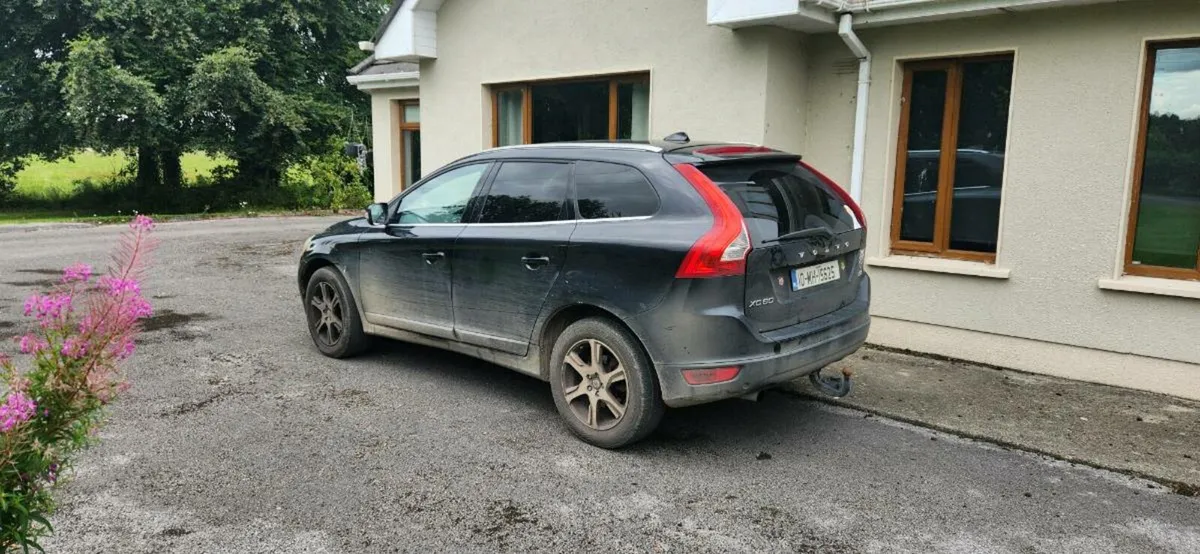 Volvo XC 60 2010 Automatic - Image 2
