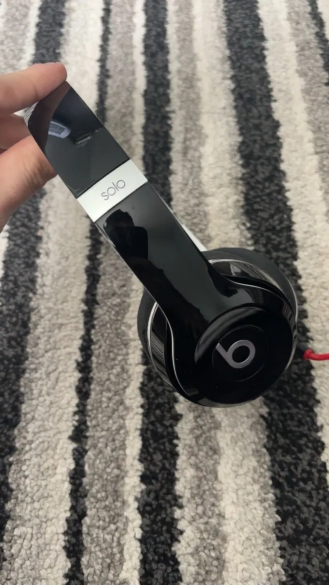 Black & Chrome Beats by Dre Solo 2 Headphones - Image 2