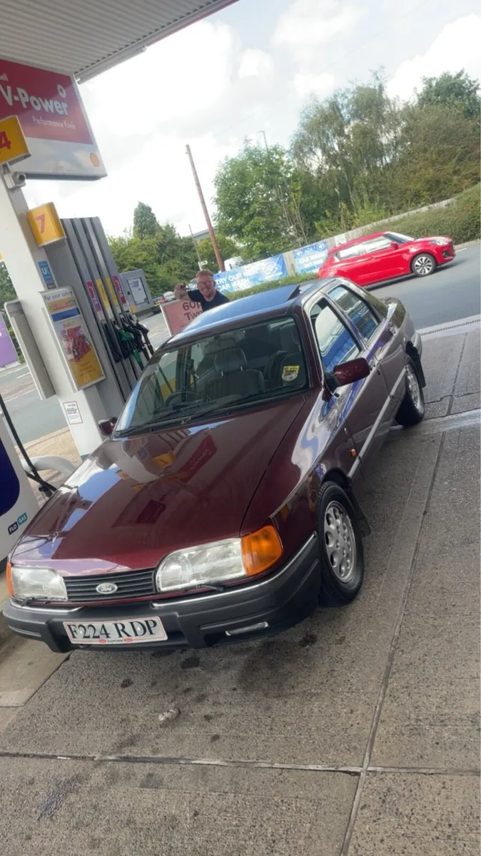 Ford Sierra Sapphire Ghia 1989 - Image 1