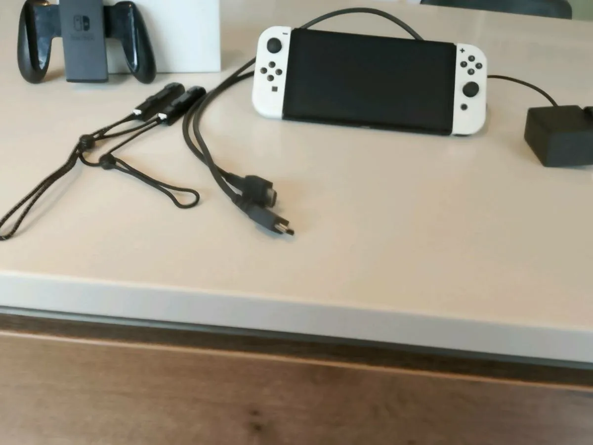 Nintendo Switch OLED - Image 1