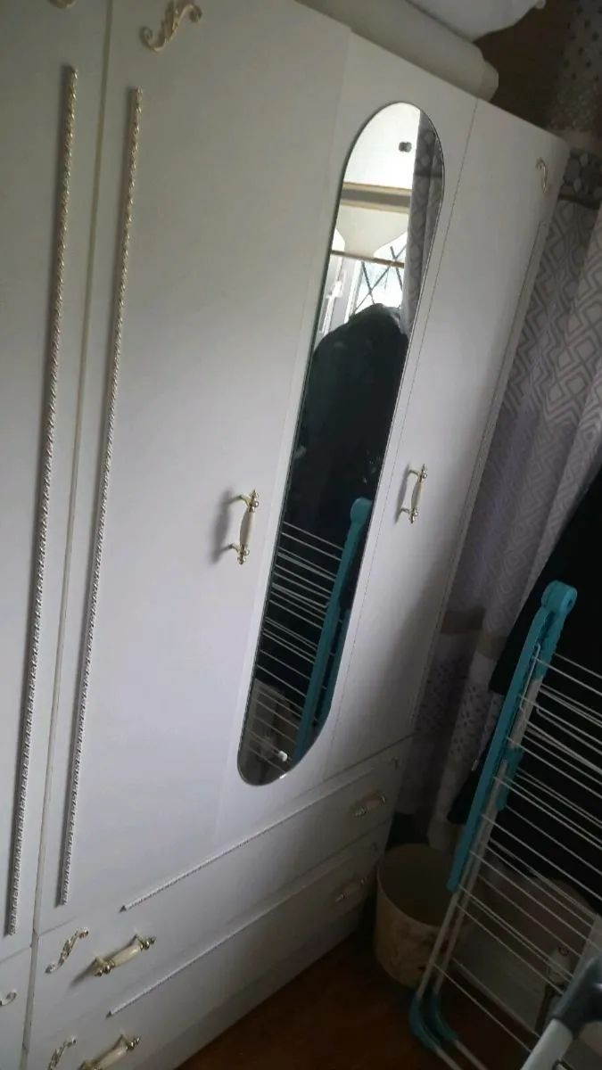 2 white cupboard - Image 1