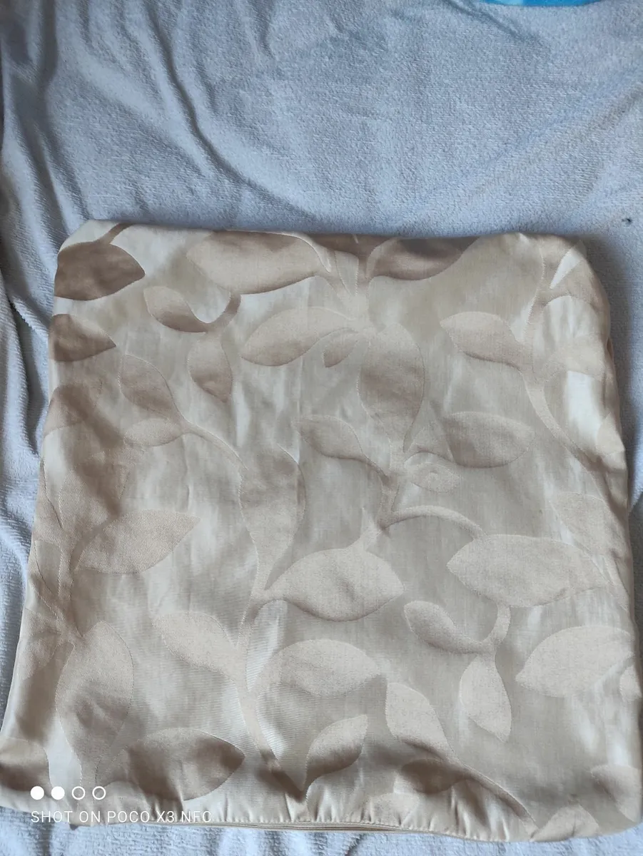 Pillow cases never used - Image 3