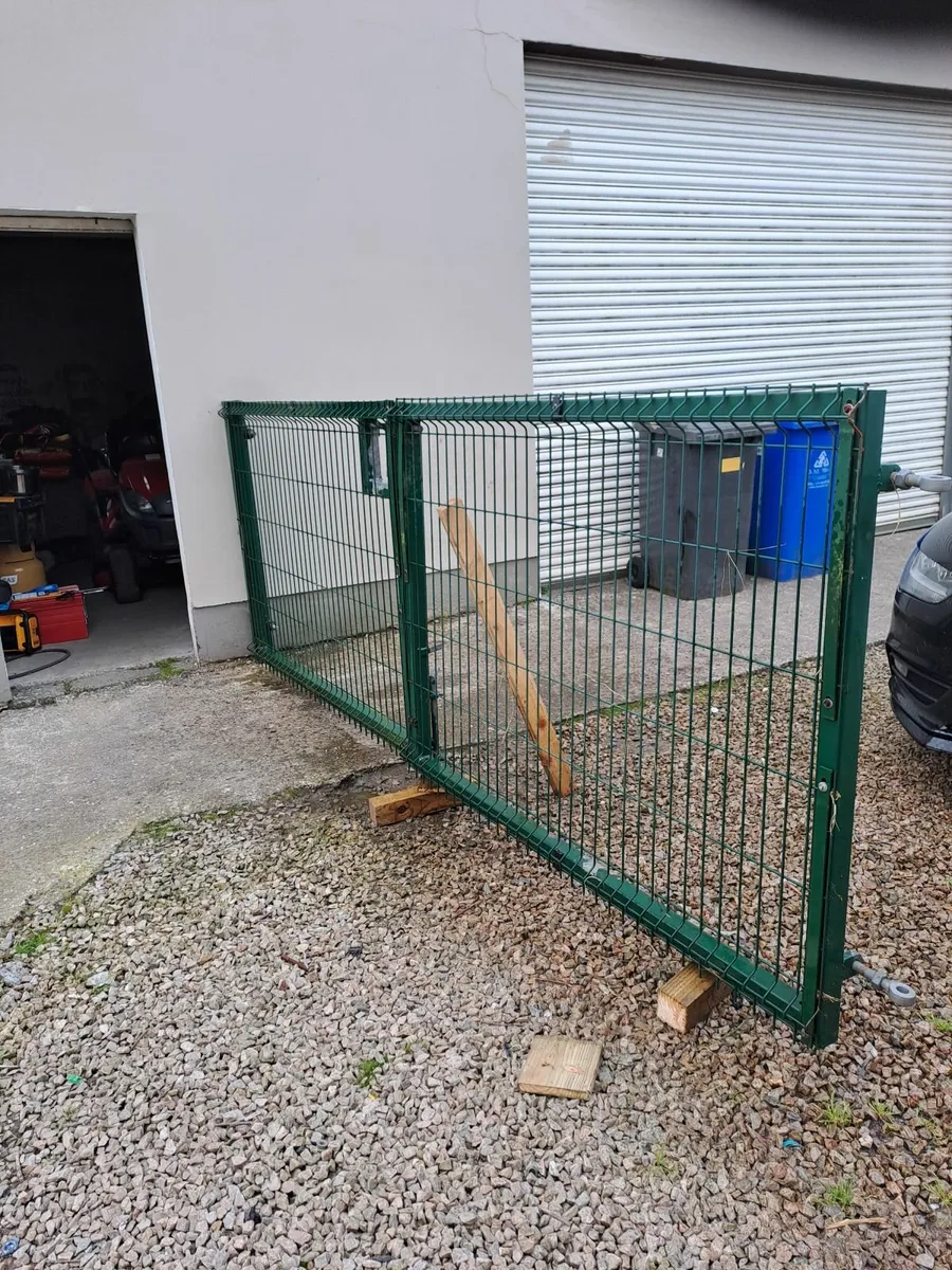 Gates - Image 1