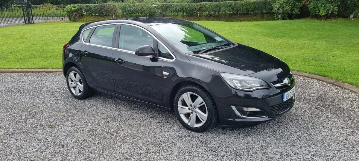 131 Vauxhall Astra Sri LOW KMS - Image 2