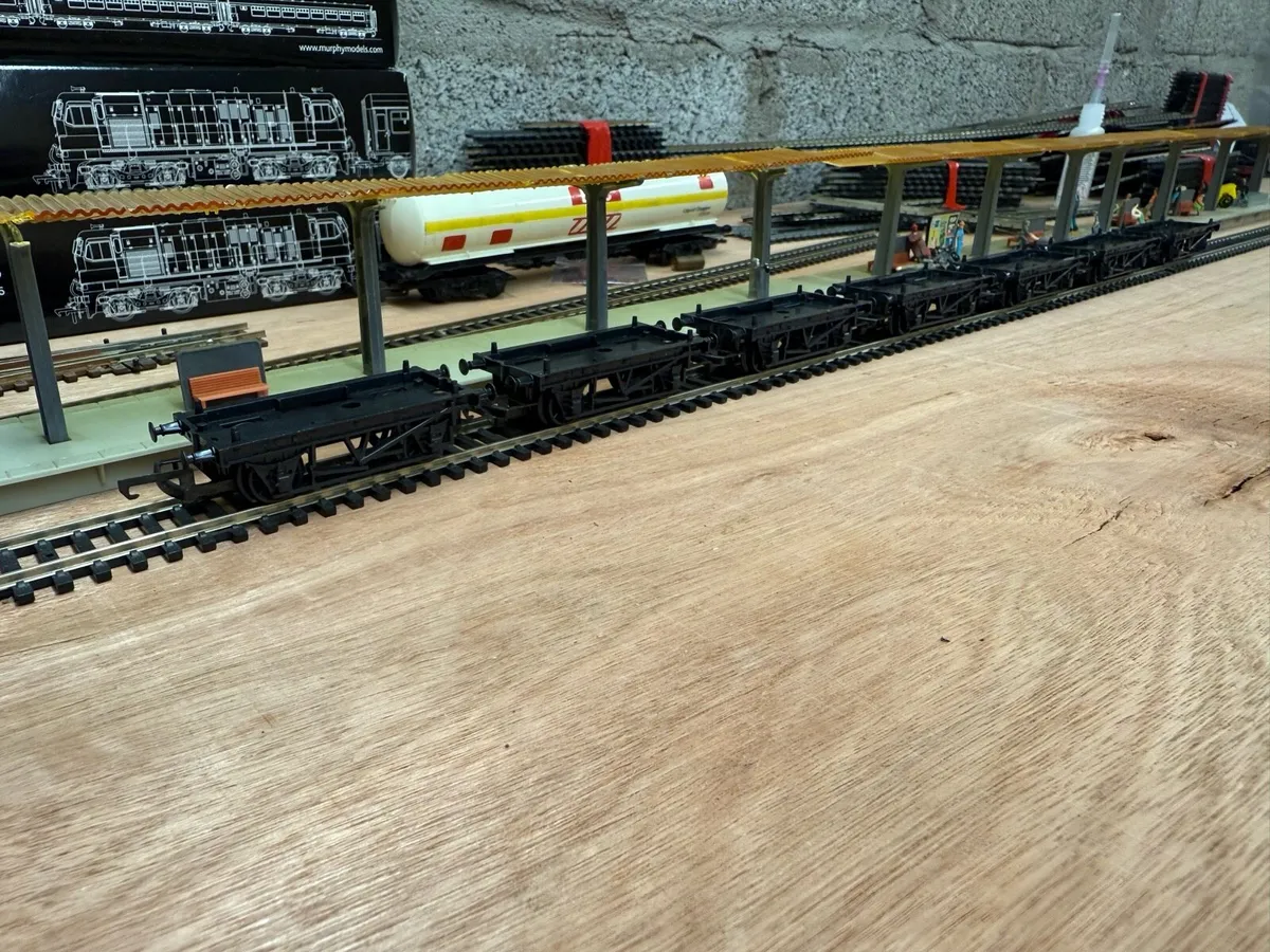 Hornby flat wagons - Image 1