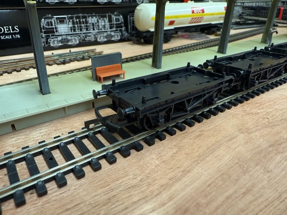 Hornby flat wagons - Image 2