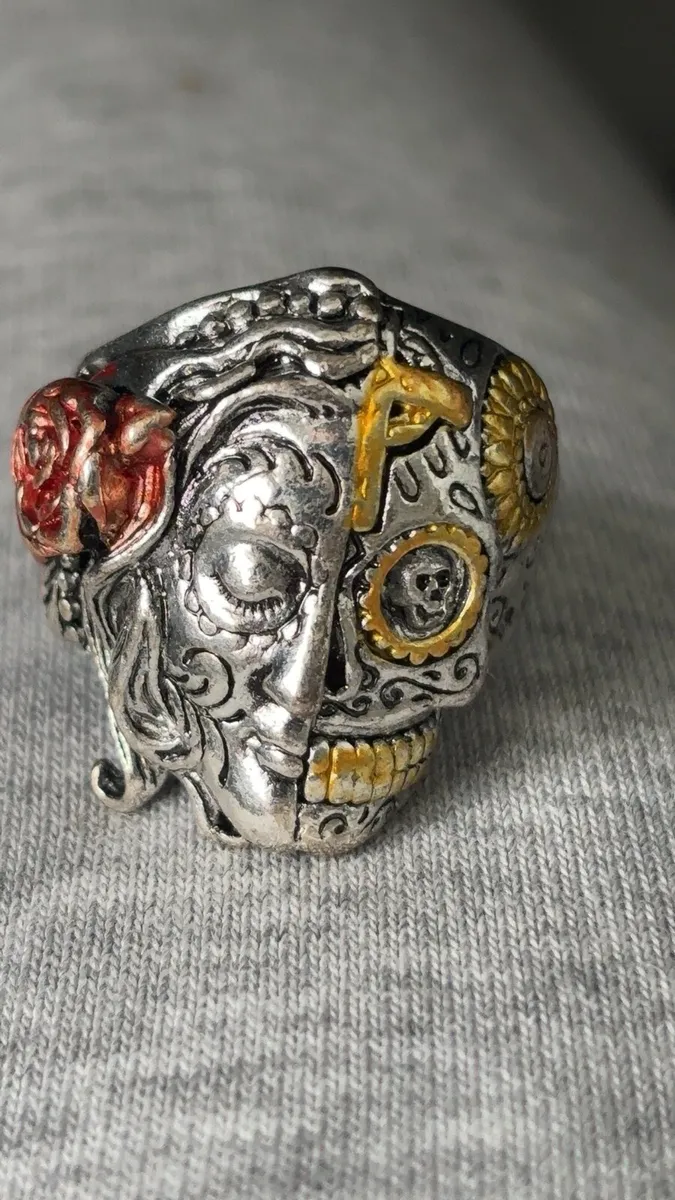 Silver Skulls Ring - Image 1