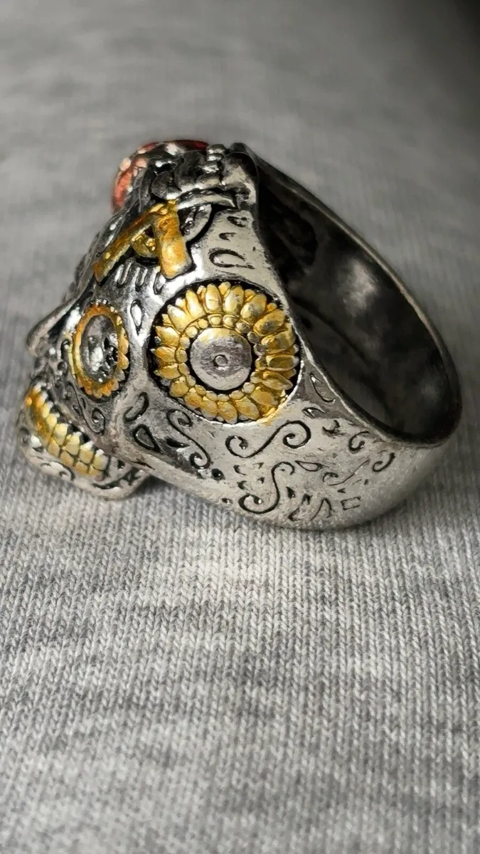 Silver Skulls Ring - Image 3