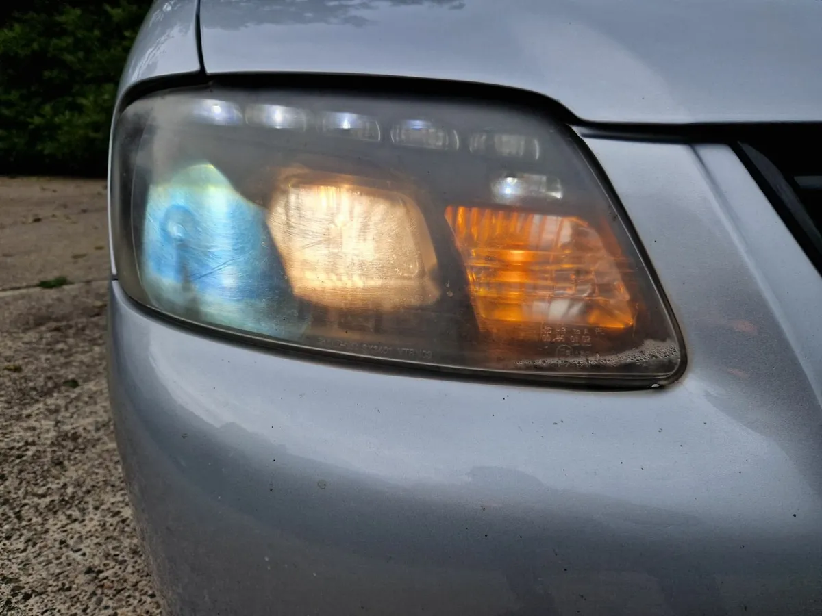 Volkswagen Caddy Mk3 DRL Headlights - Image 1