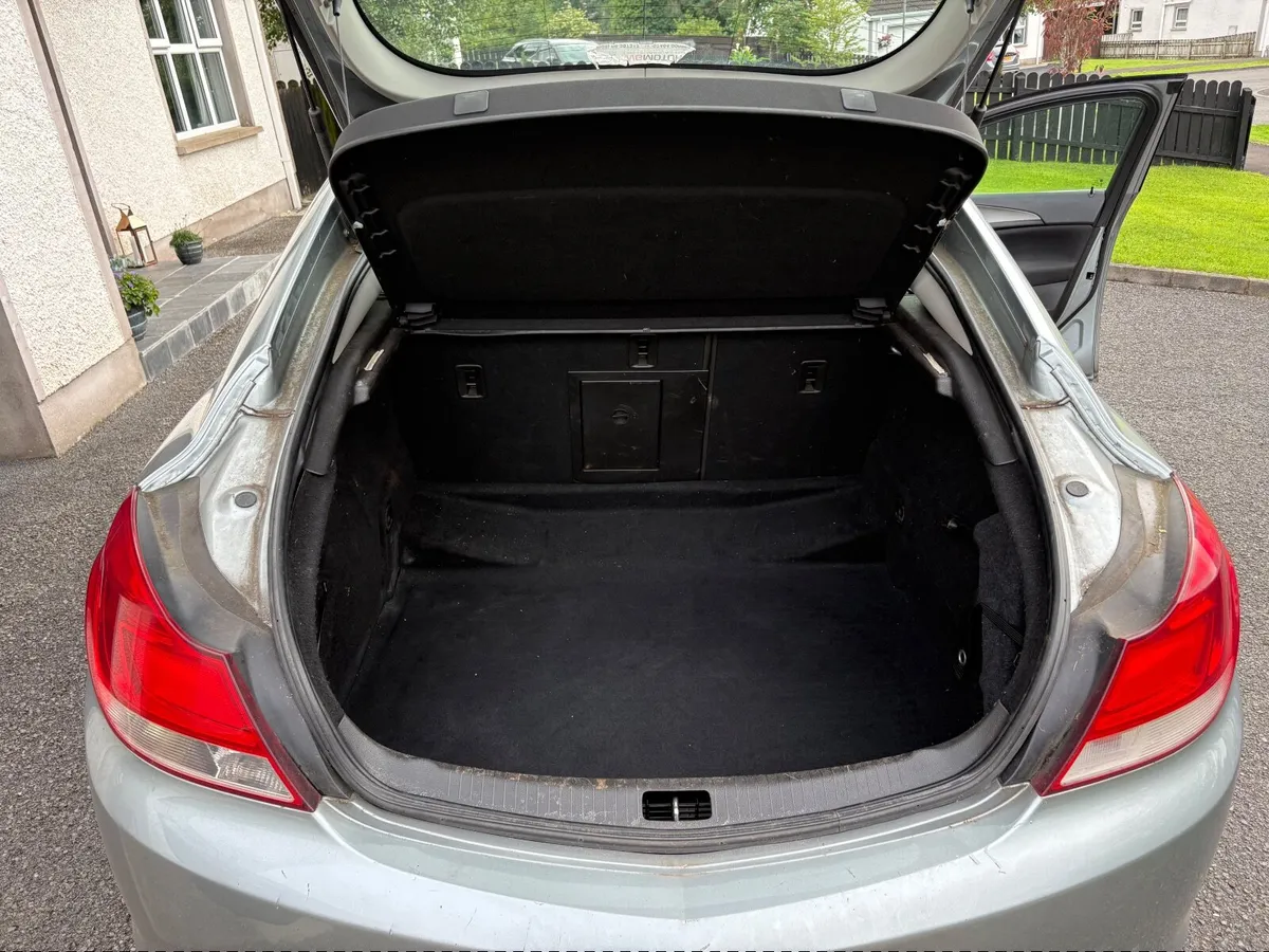 Vauxhall Insignia 2011 - Image 2
