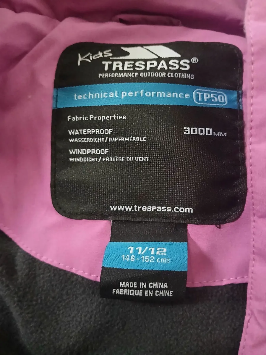 New Tresspass Girls Coat  Age: 11-12 - Image 4