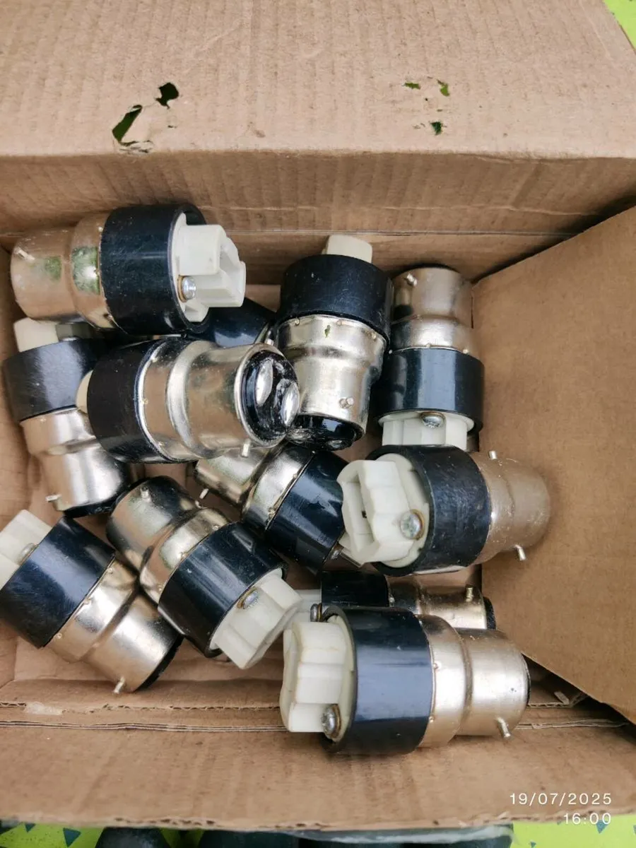G9 bulb converter e27 / b22 - Image 1