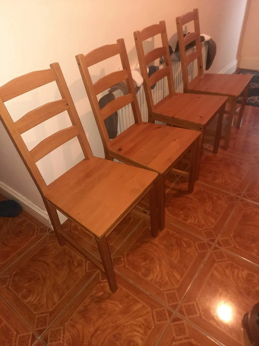Kitchen table and chairs - Image 2