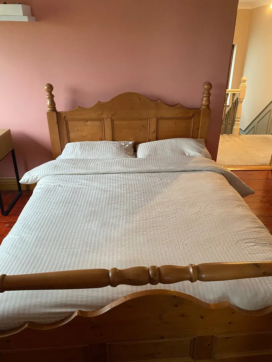King size bed for sale - Image 1