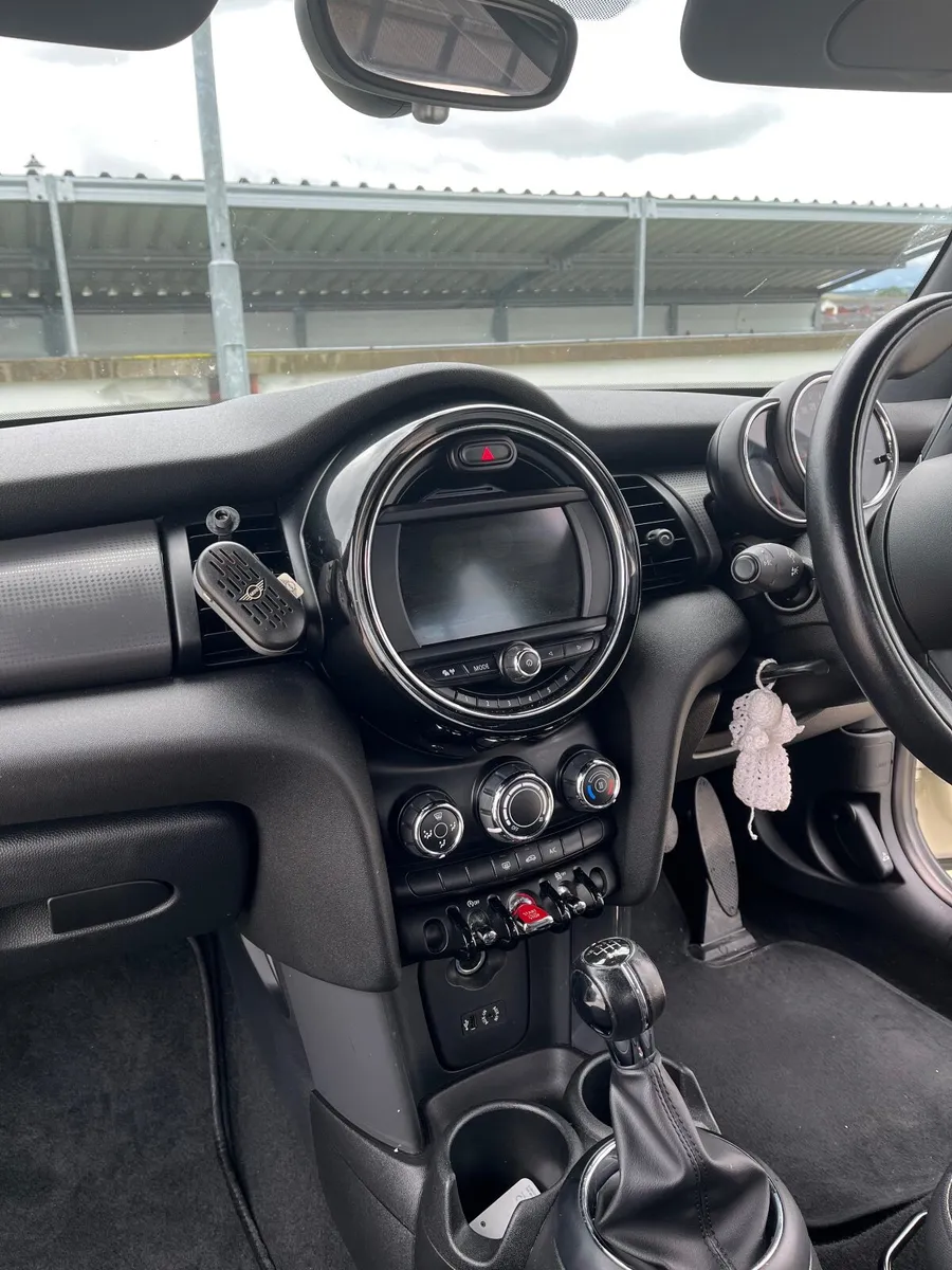 Mini Cooper 2017 - Image 4