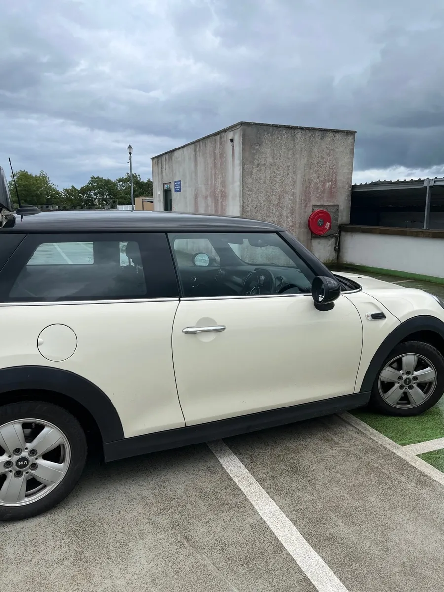 Mini Cooper 2017 - Image 2