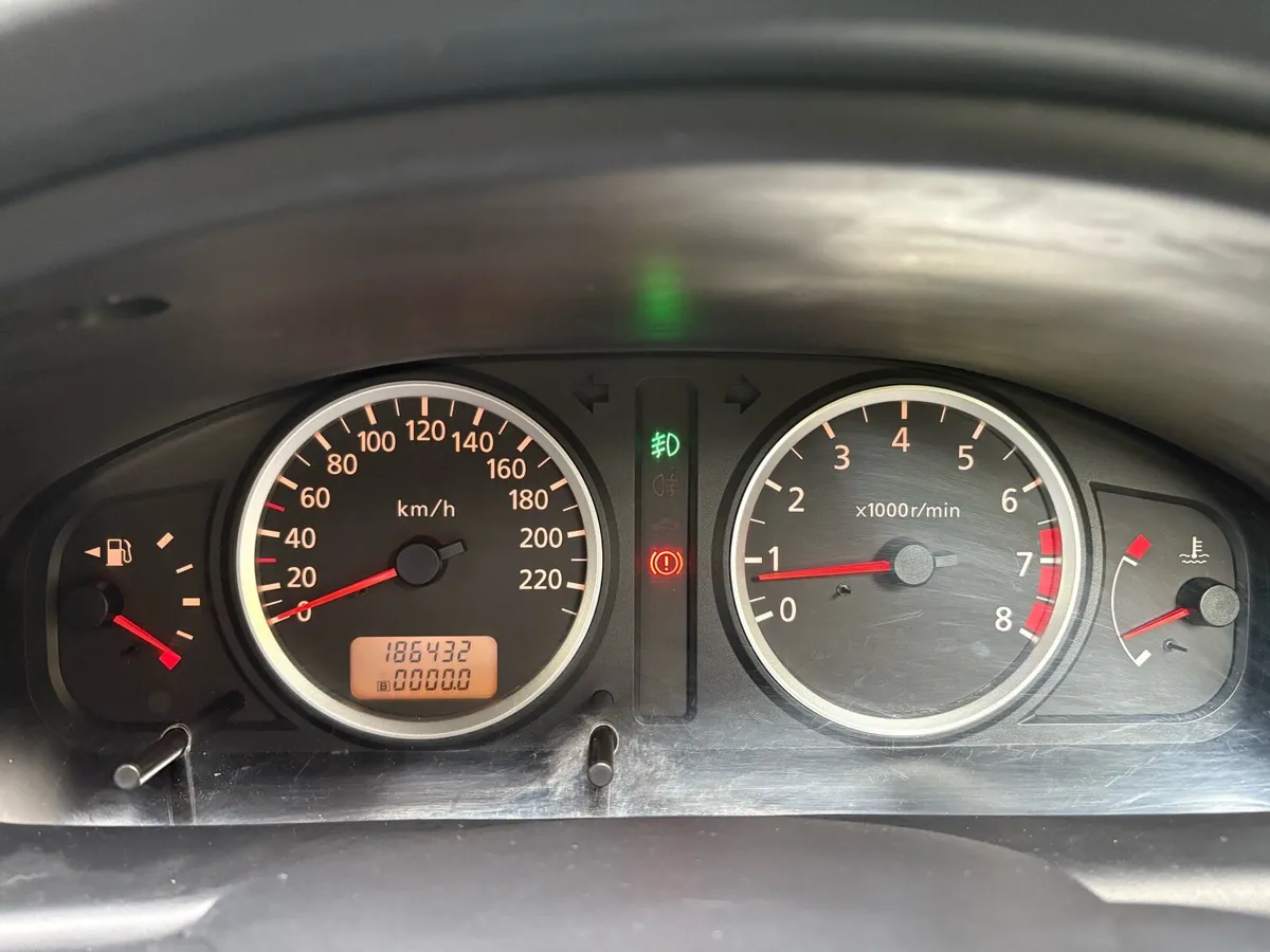 Nissan Almera SXE - Image 4