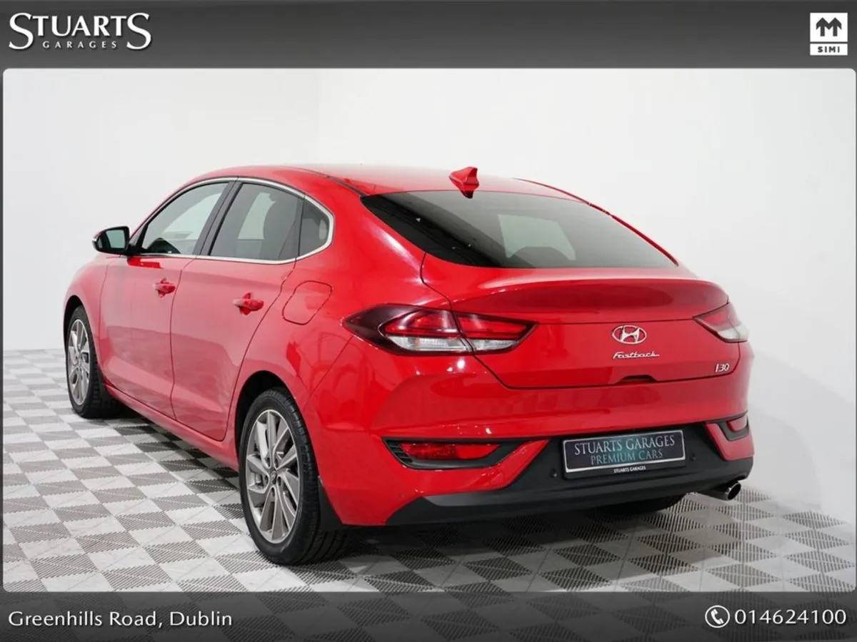 Hyundai i30 I30 Fastback 5dr fire Red  Apple Carp - Image 2