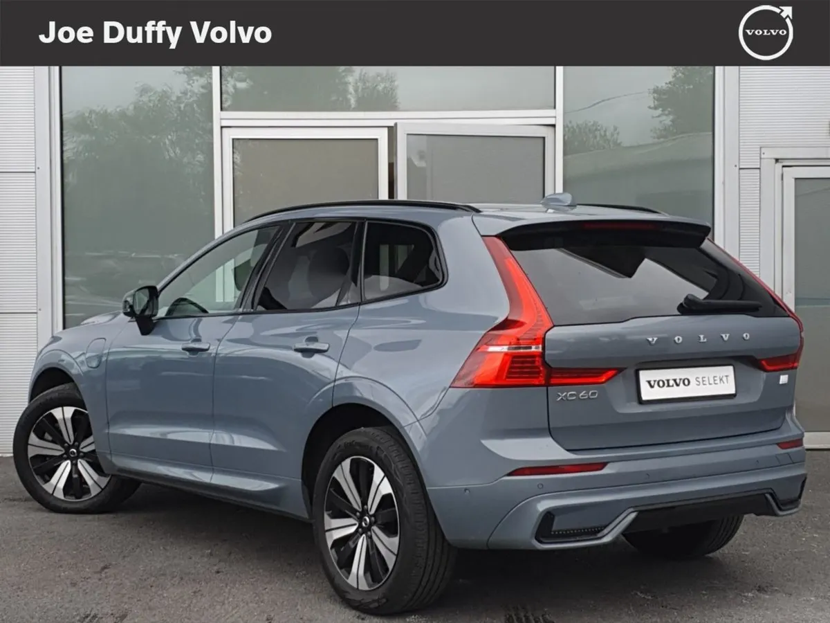 Volvo XC60 Plus Dark T6 Phev - Image 3