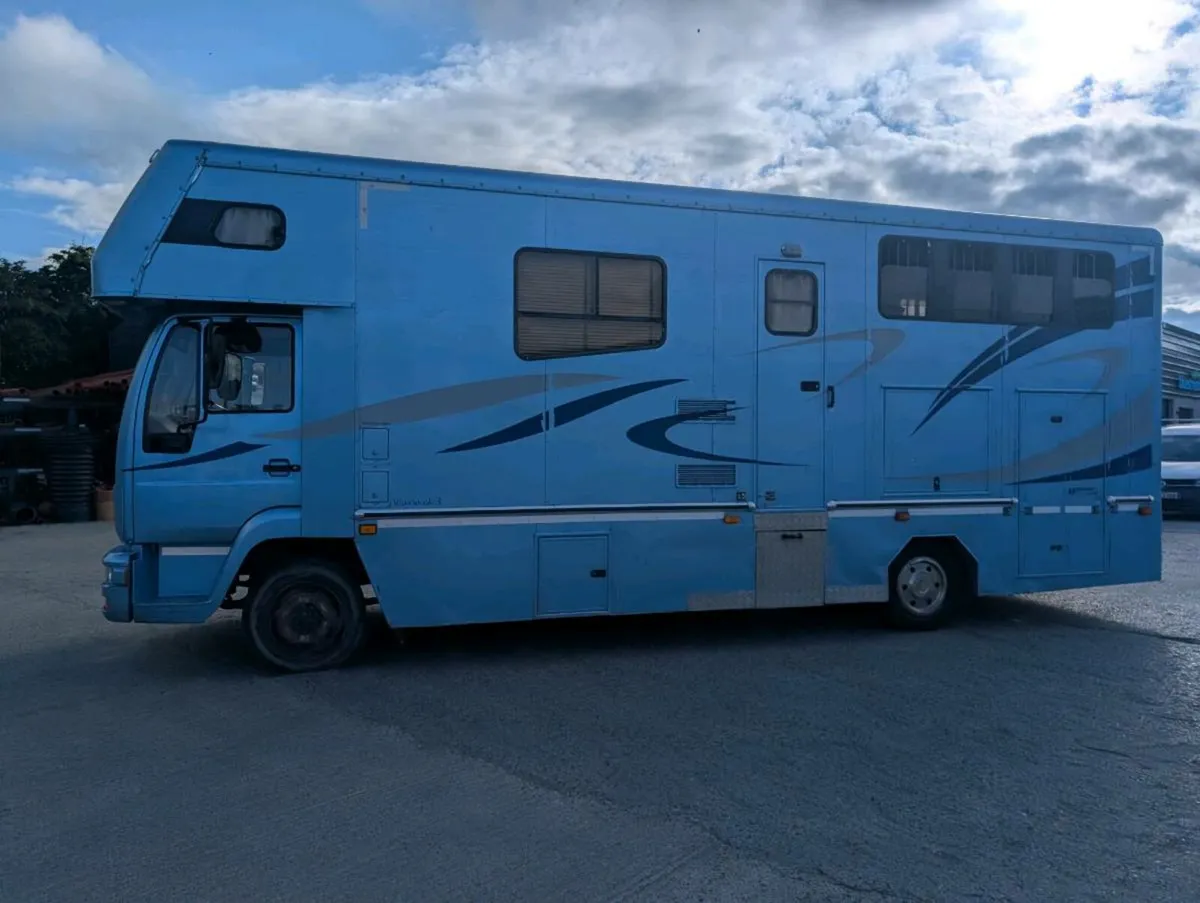 Horse truck - Image 1