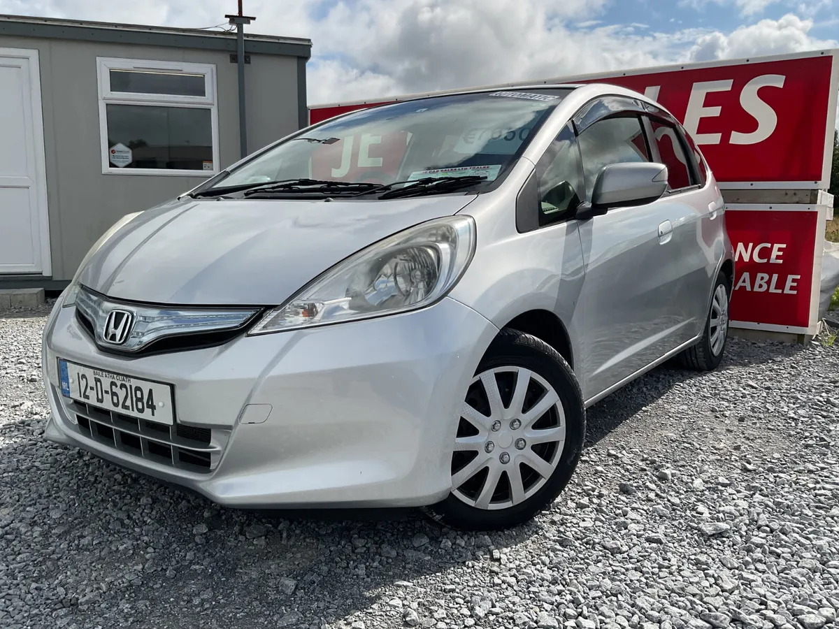 HONDA FIT 1.3 PETROL HYBRID AUTOMATIC LOW KMS - Image 2