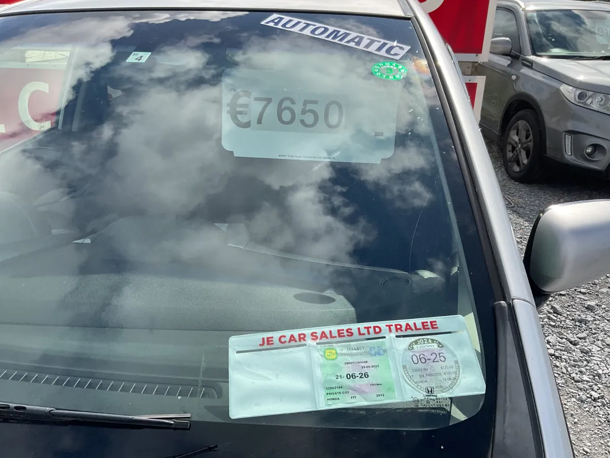 HONDA FIT 1.3 PETROL HYBRID AUTOMATIC LOW KMS - Image 4