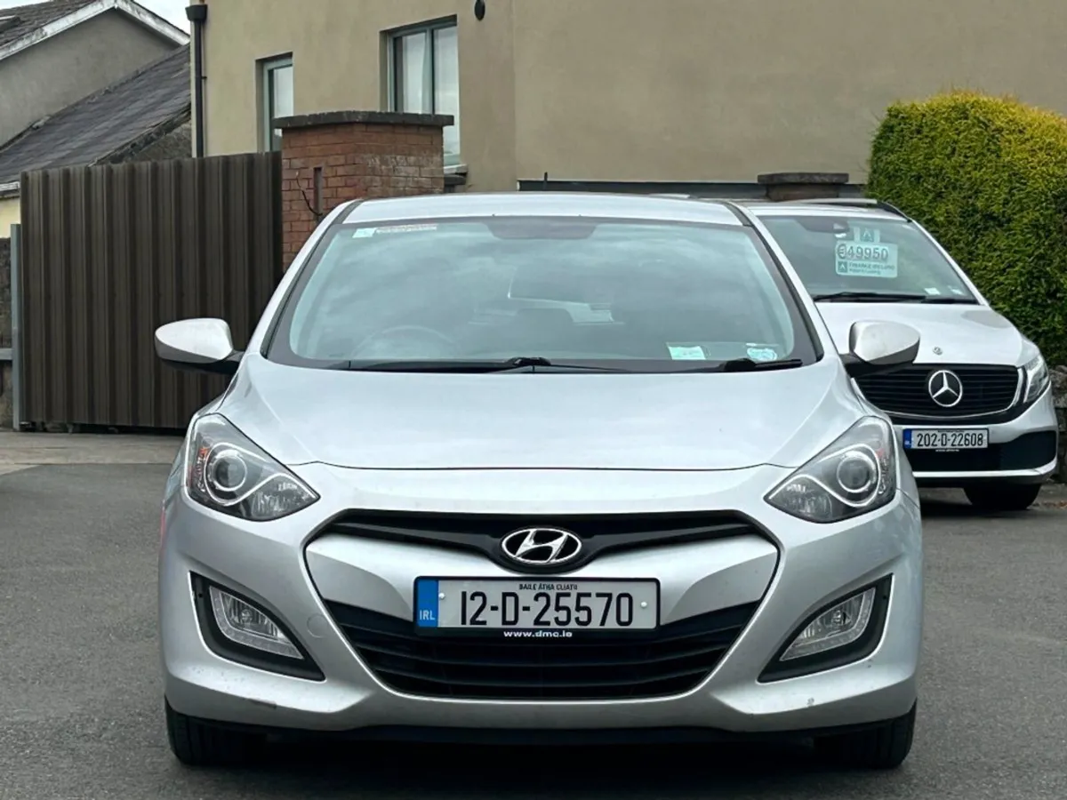 Hyundai i30 1.4 DSL Elite 5 Door  irish Car - Image 2