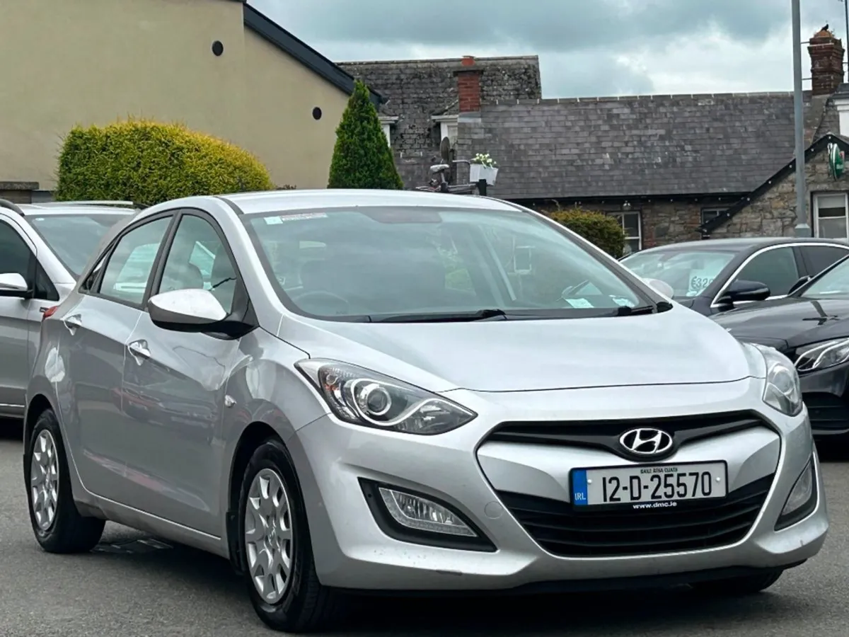 Hyundai i30 1.4 DSL Elite 5 Door  irish Car - Image 3