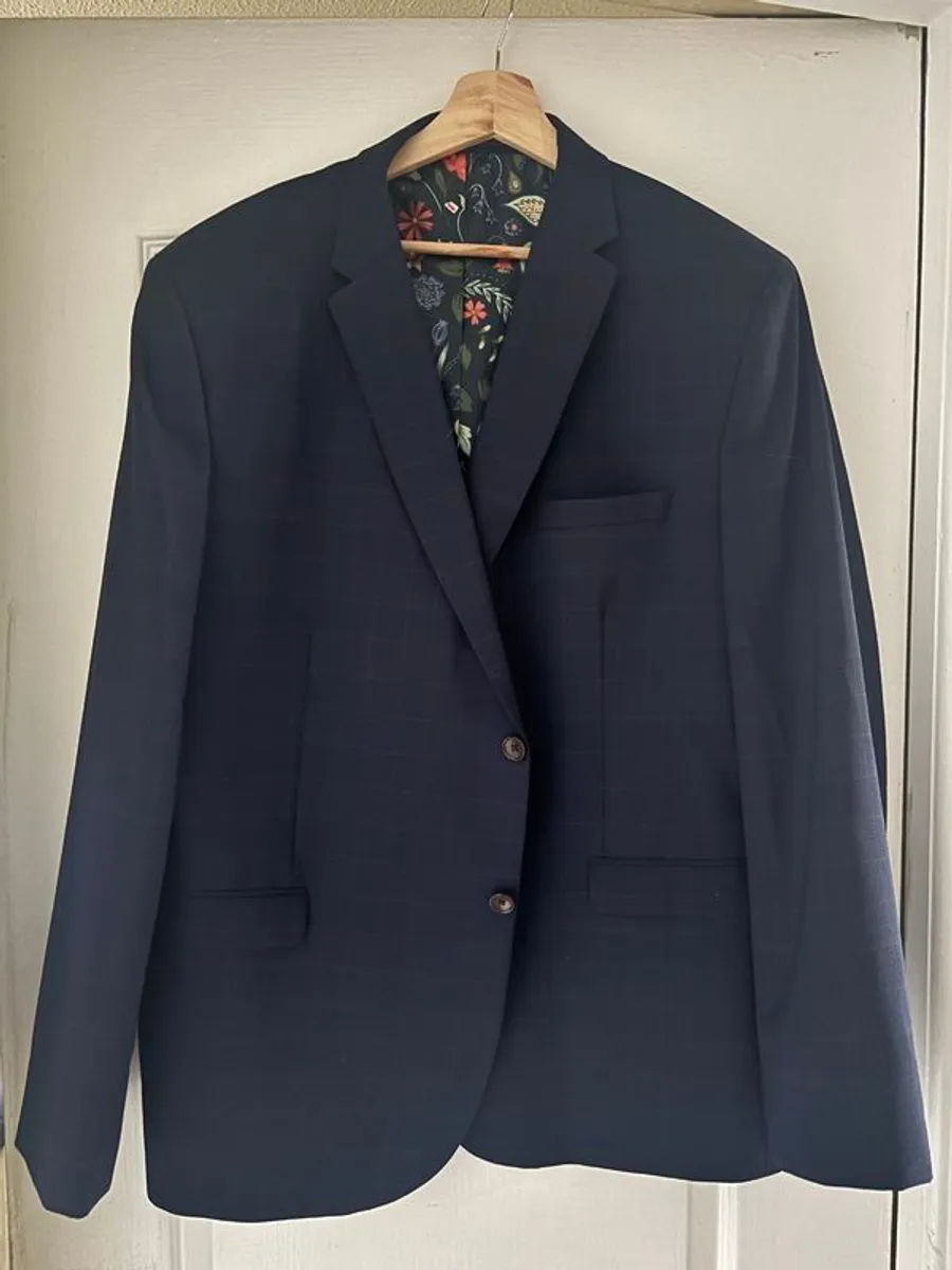 Mens Suit - Image 1