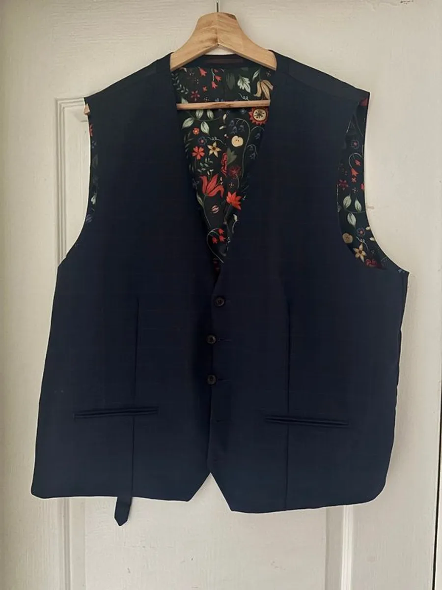 Mens Suit - Image 2
