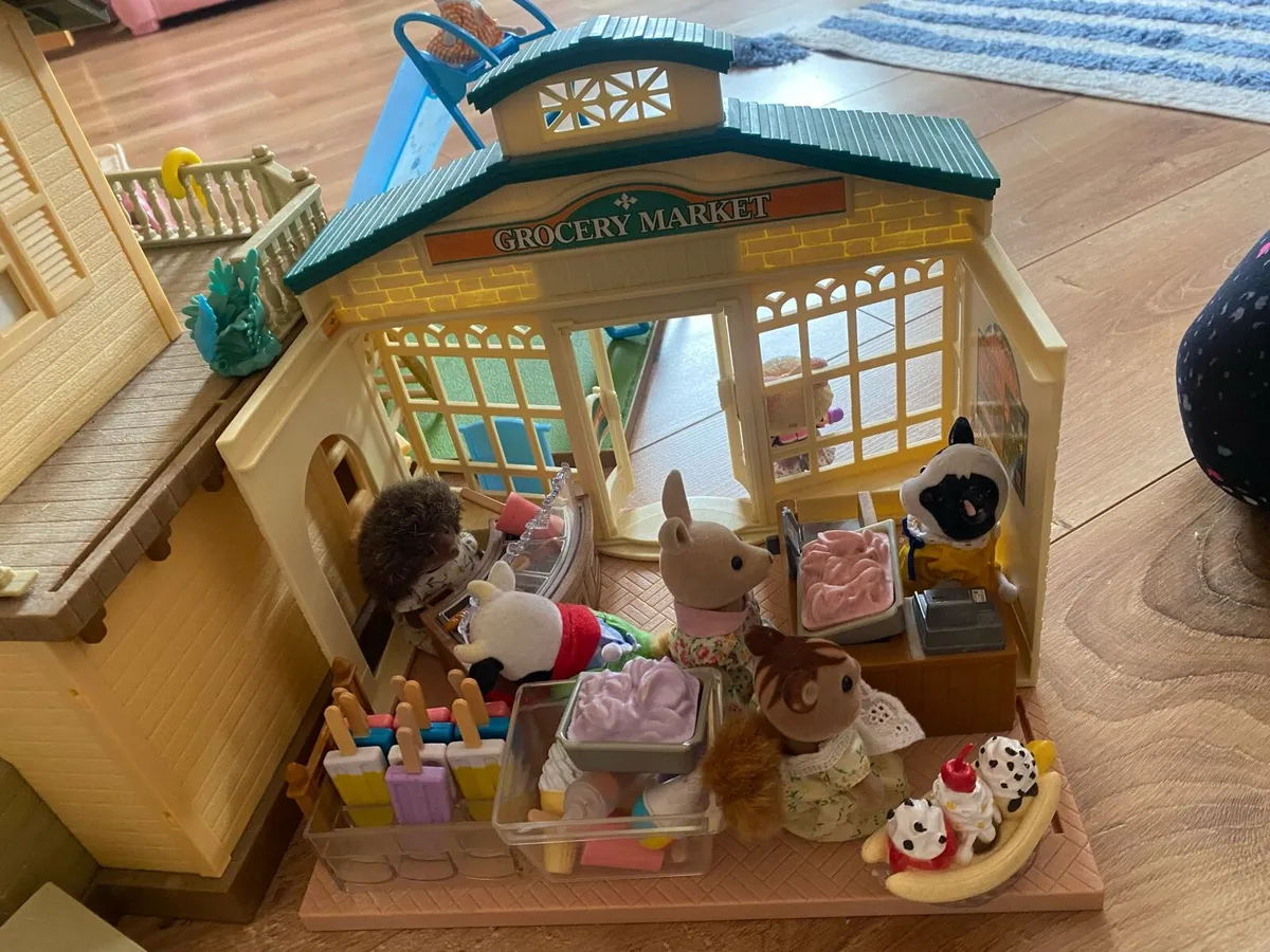 Doll houses and accessories - Image 2