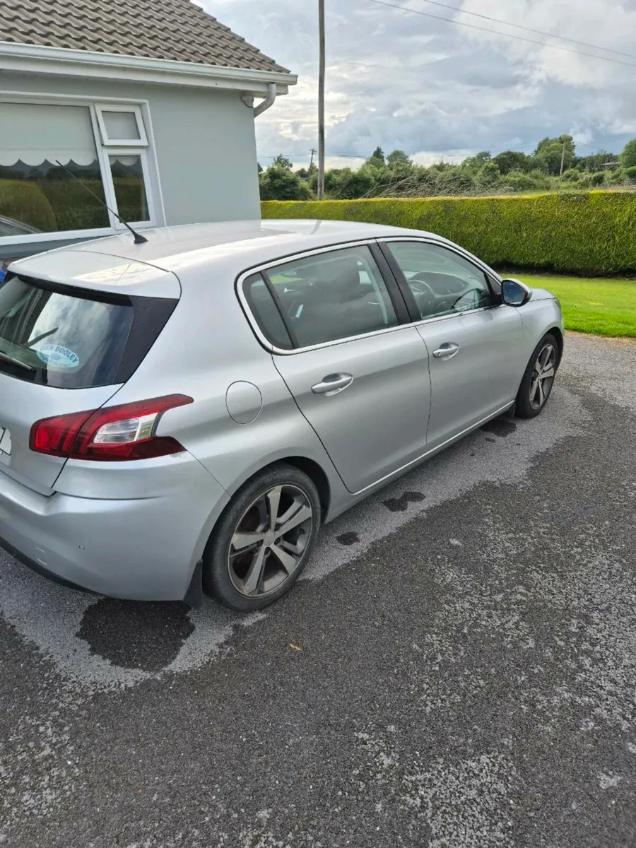 Car - Image 2