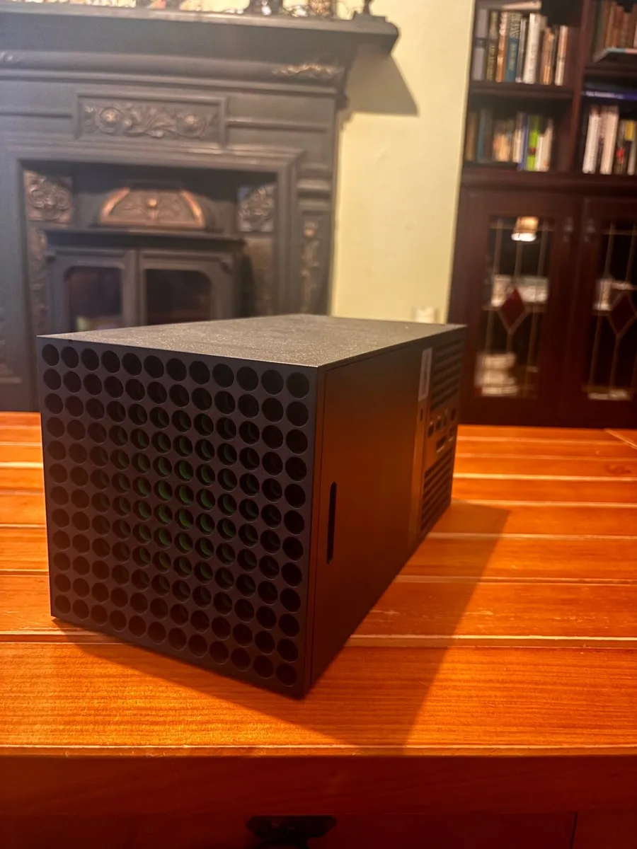 Xbox Series X 1TB - Image 1