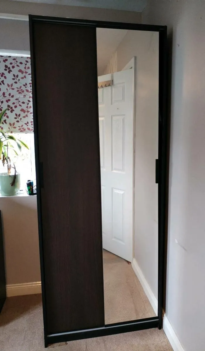 Sliding door wardrobe - Image 1