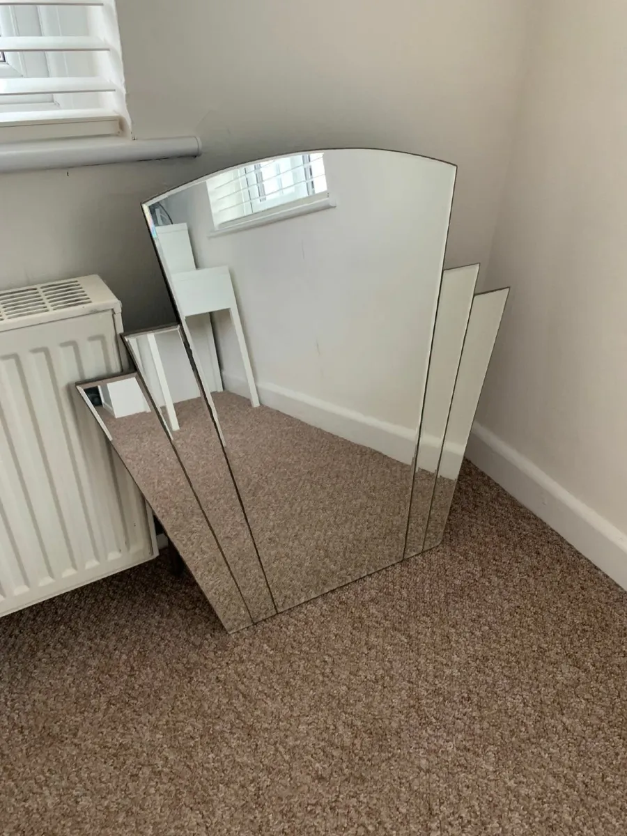 Old style wall hanging mirror - Image 2