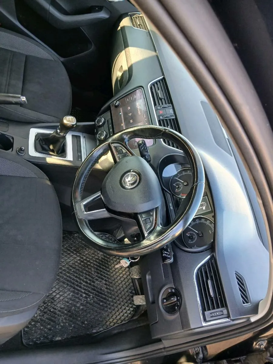 Skoda Octavia 2017 - Image 2