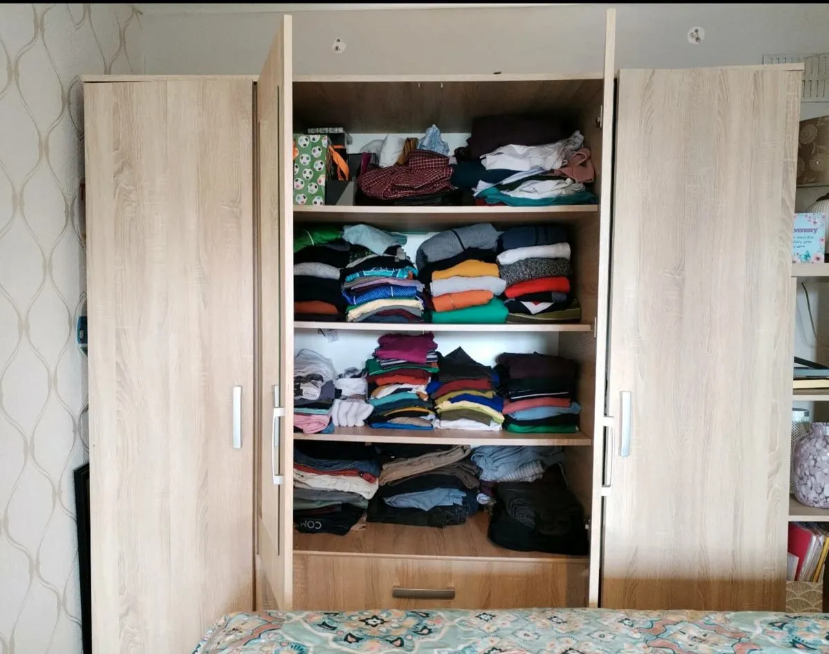Wardrobe almost new - Image 3
