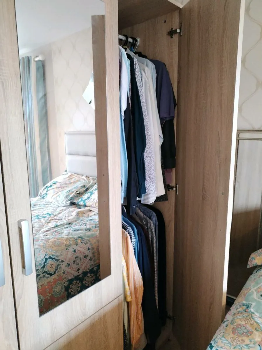 Wardrobe almost new - Image 4