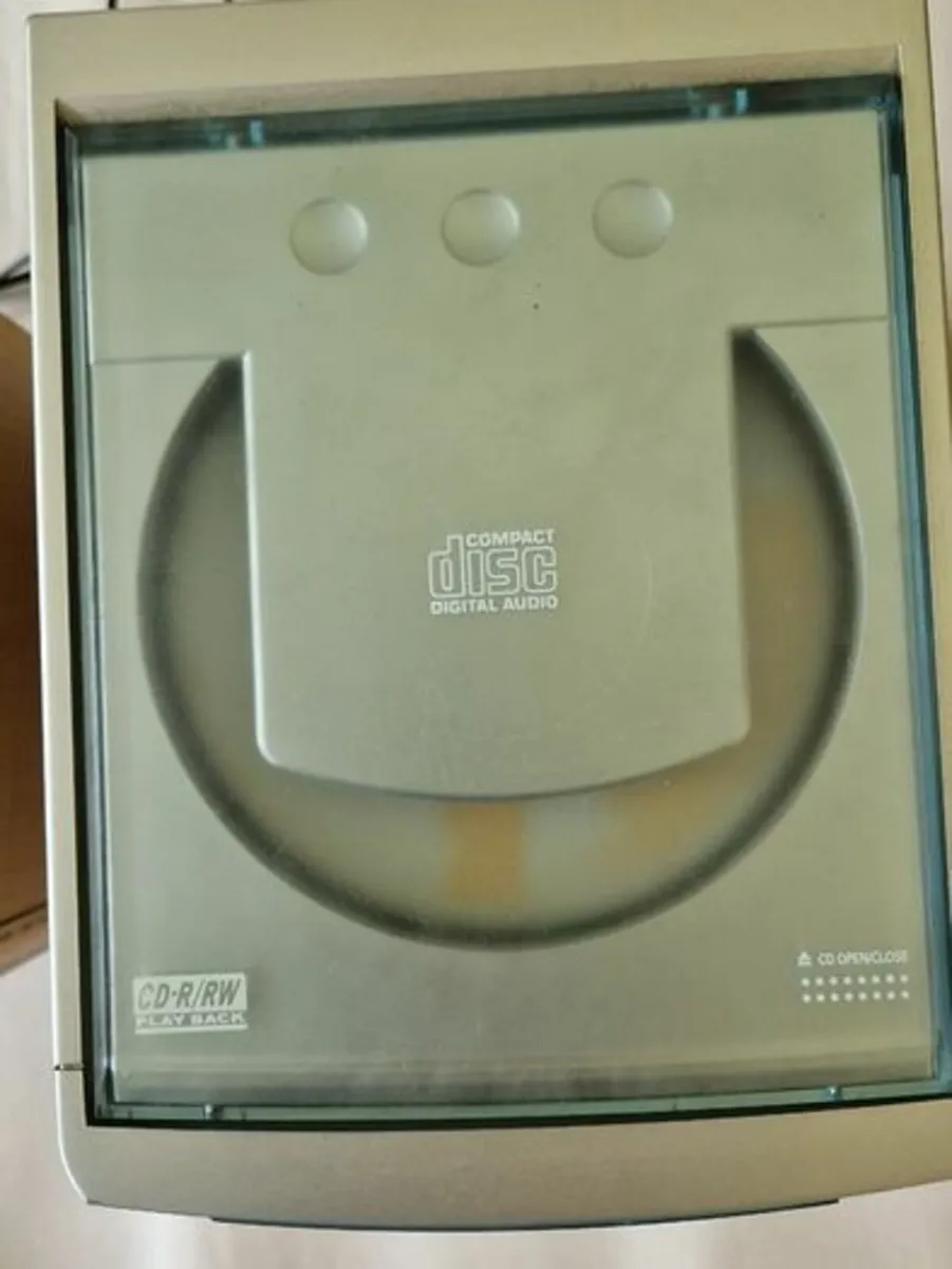 Sanyo 3 in 1 Stereo Music Centre, Radio, Tape, CD - Image 2