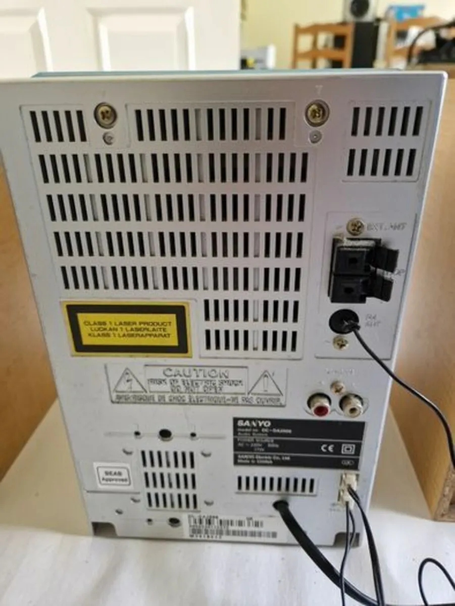 Sanyo 3 in 1 Stereo Music Centre, Radio, Tape, CD - Image 4