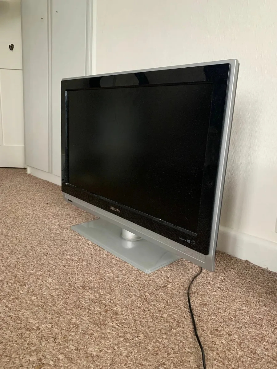 32" HD ready television for sale - Image 2