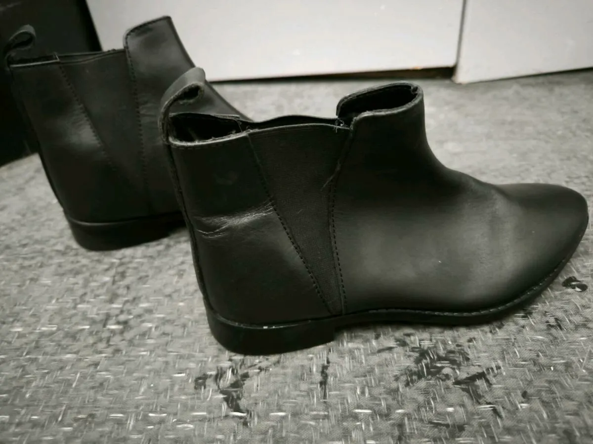 Shoes - Image 4