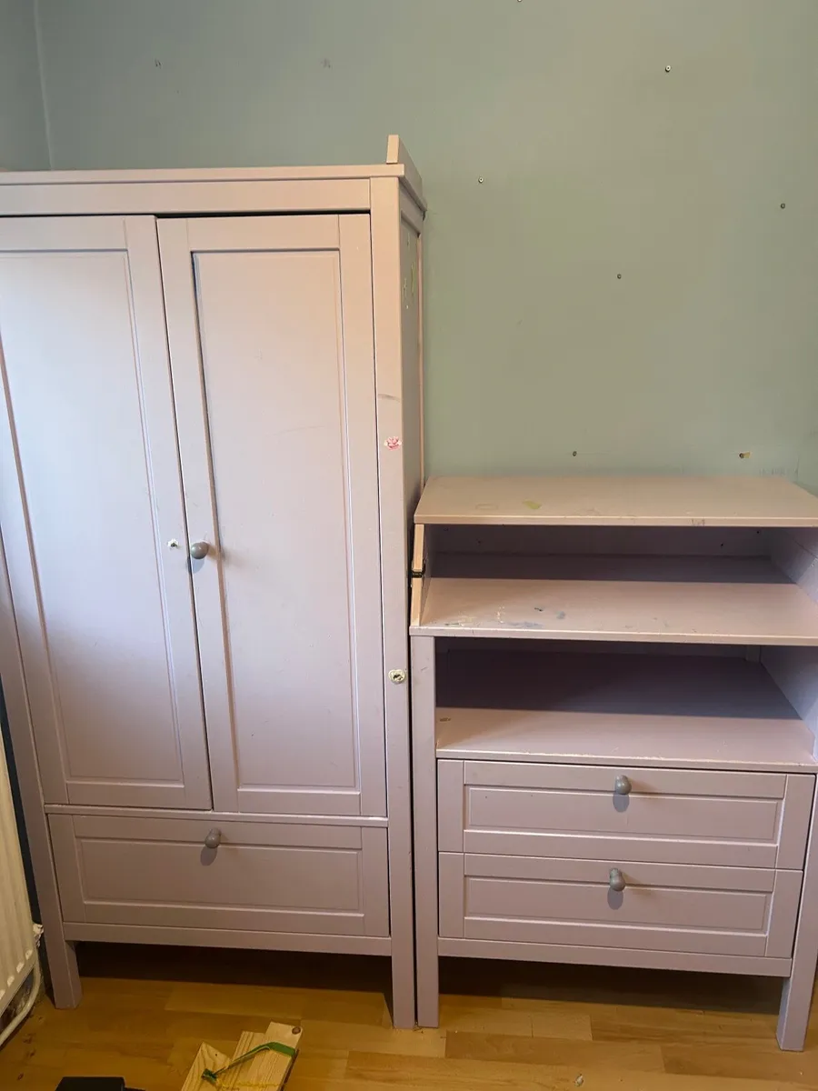 Child’s wardrobe and changing table - Image 1