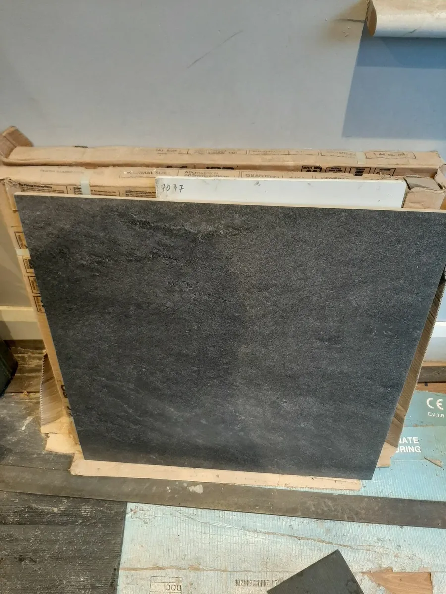Floor tiles bathroom